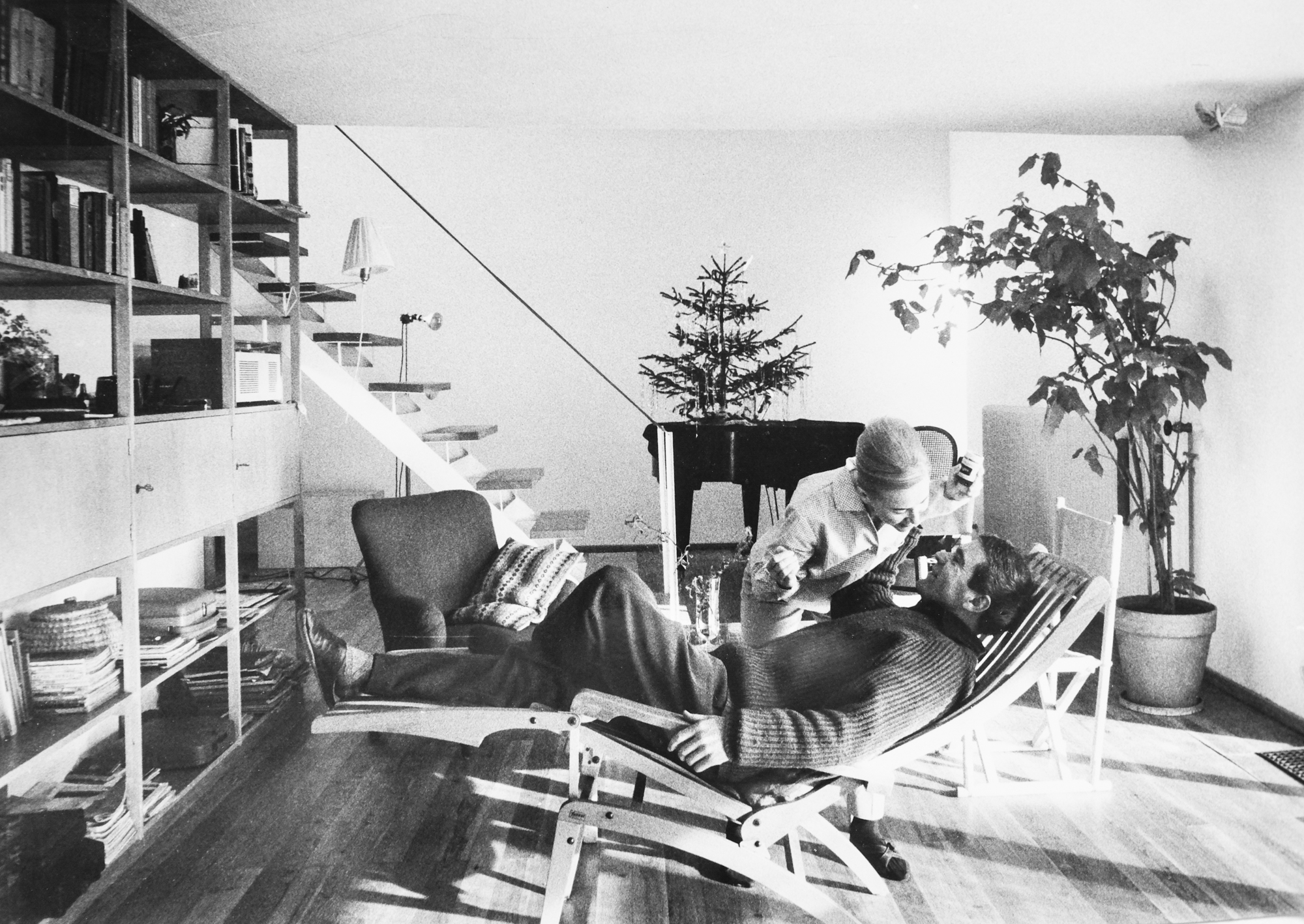 Josef und Regine in ihrem Wohnzimmer, 1961