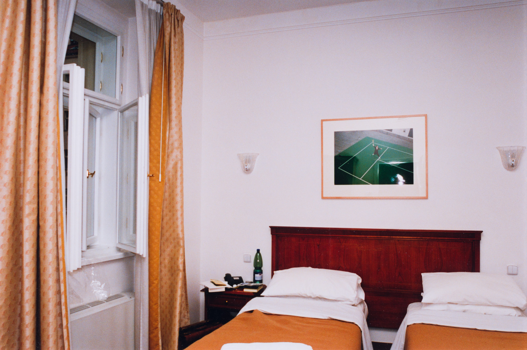 Aus der Serie "Hotel", St. Georg, Prag, 2002