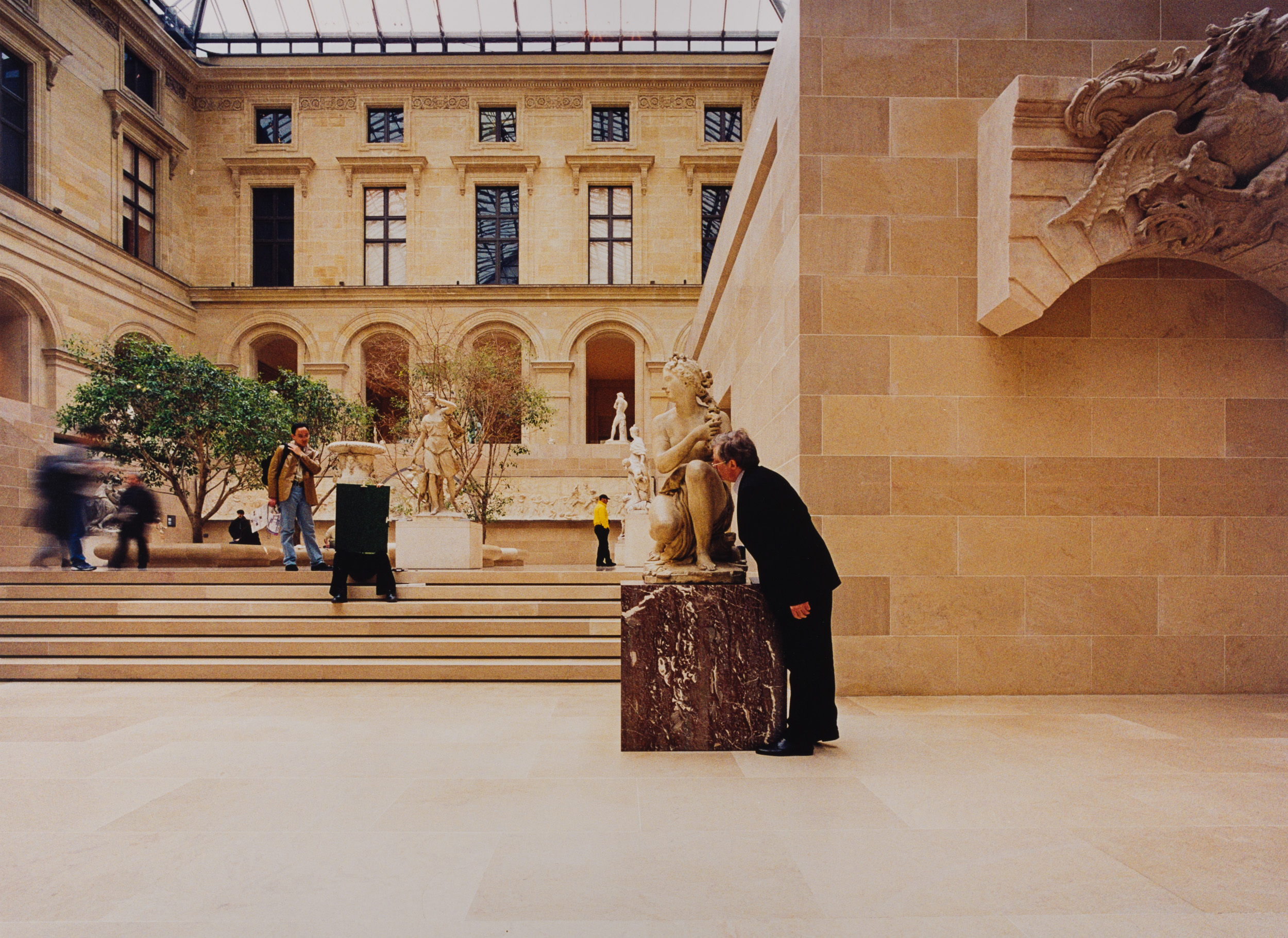 Aus der Serie "In unmittelbarer Nähe", Louvre, 2001