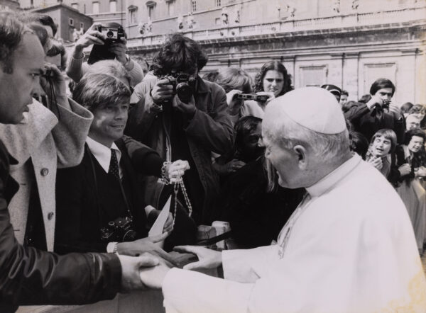 Anonym: Rudi Frey mit Papst, o. D.